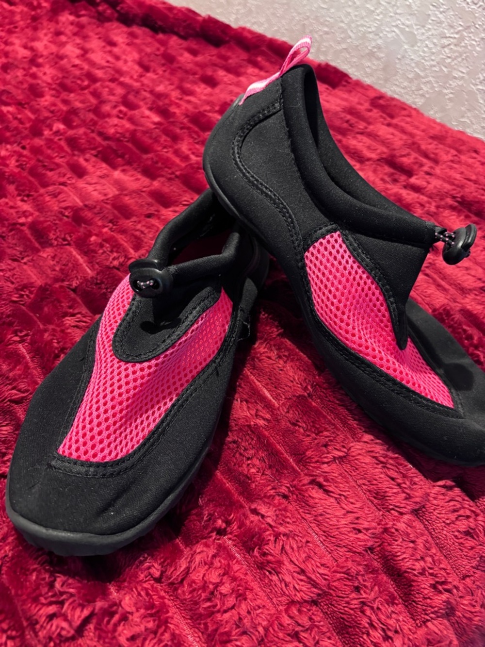 West Loop Black and Pink Mesh Water Park Summer Shoes Size 7-8 Toggle Tie